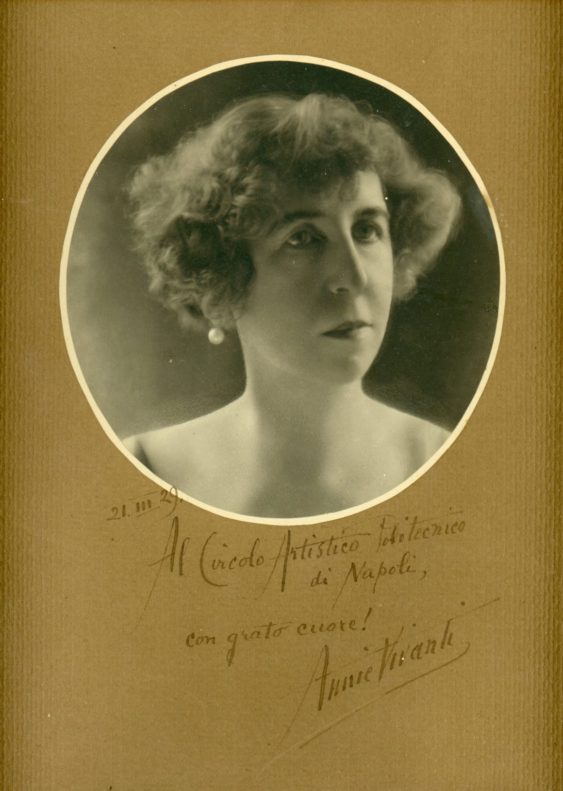 Annie Vivanti, Poetessa italiana – 1929